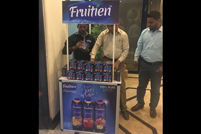 Free sampling BTL activity example of the brand, Fruiten